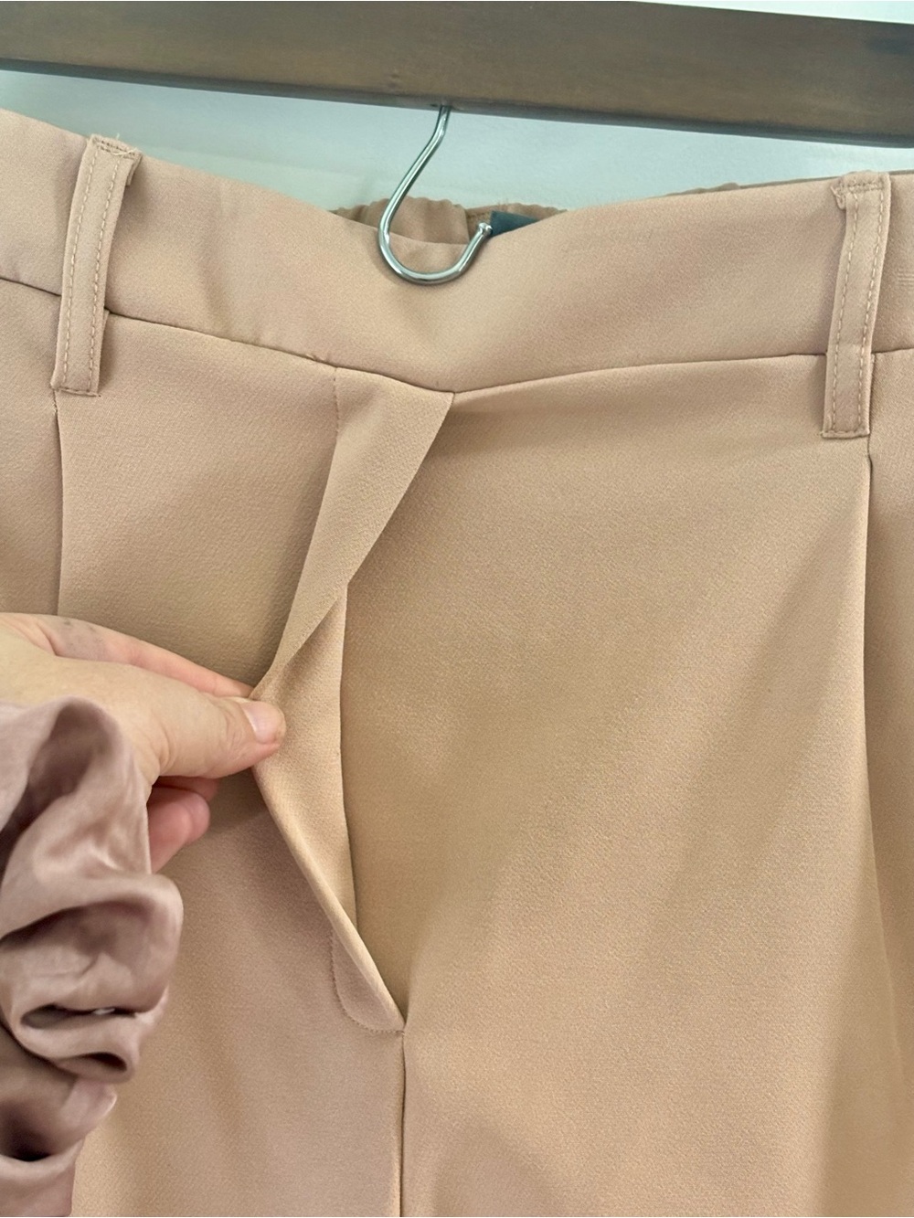 32 Degrees High-Waist Pleated Shorts in Blush Pink - Picture 3 of 10